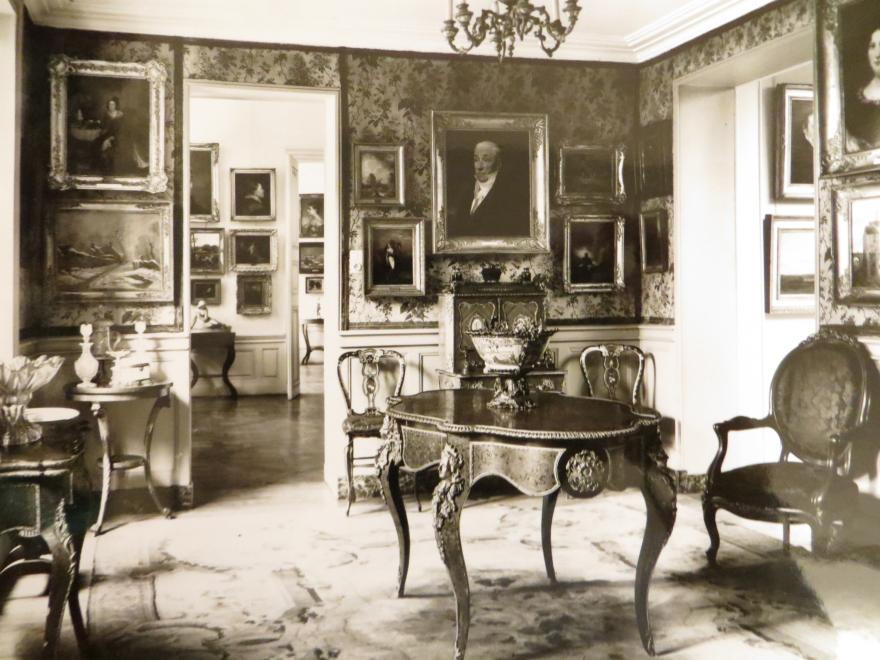 Media Name: salon_de_famille_en_1938_bandeau_fonds_photographique.jpg